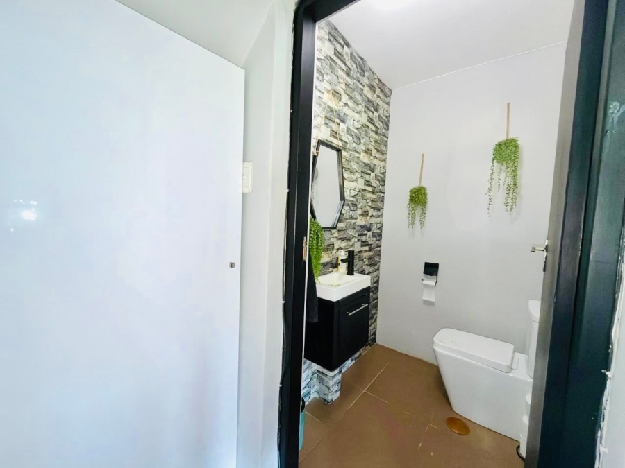 4 Bedroom Property for Sale in Roodewal Free State